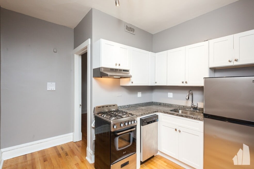 439 W Melrose St unit 2C, Chicago, IL 60657 - photo 1