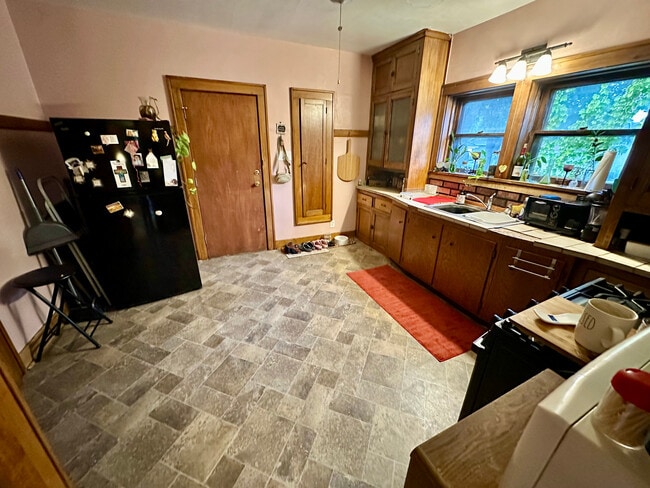Spacious kitchen