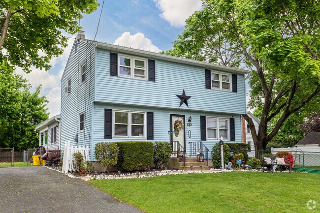 Homeowner's take pride in their landscaping in the Lakeside Park neighborhood.