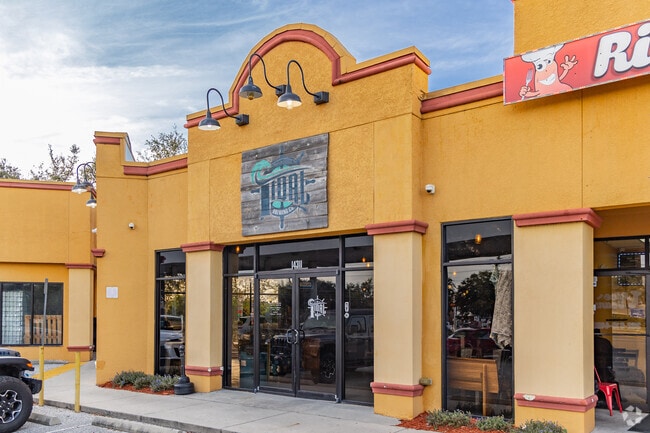 Tidal Brewery is a Spring Hill-based craft brewery that offers cider, wine, and beer on tap