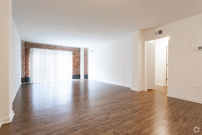 Thames Point, Baltimore, MD 21231 - photo 2