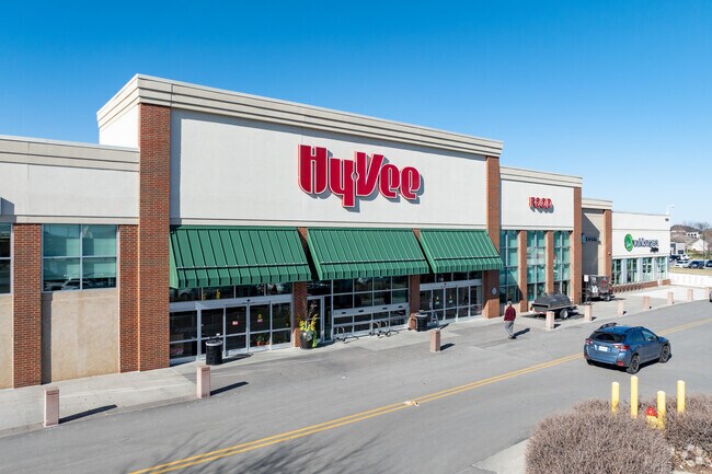 Hy-Vee is a go-to location for fresh fruits and vegies near Spring Ridge.