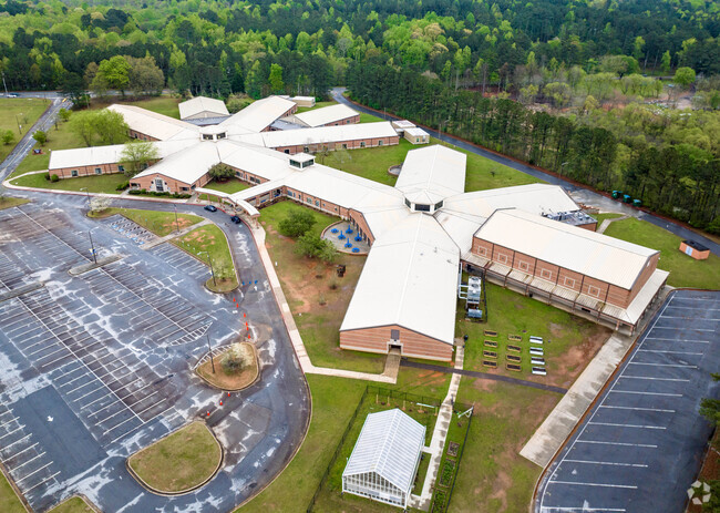 Bear Creek Middle School has a student-teacher ratio of 16 to 1.