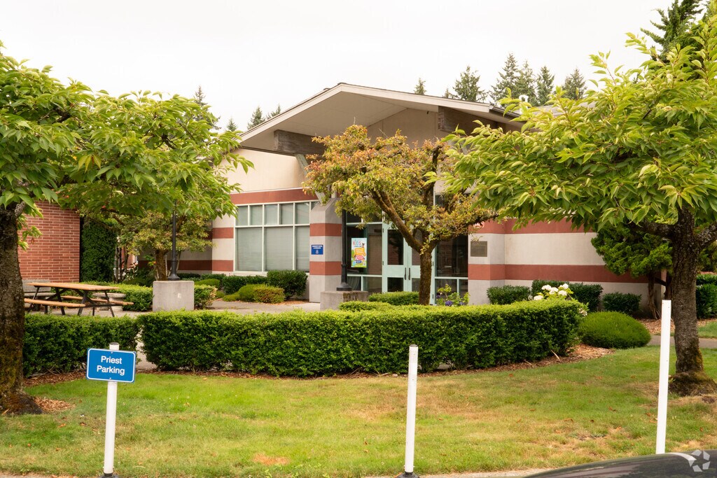 St Matthew Elementary School has a simple and classic design.