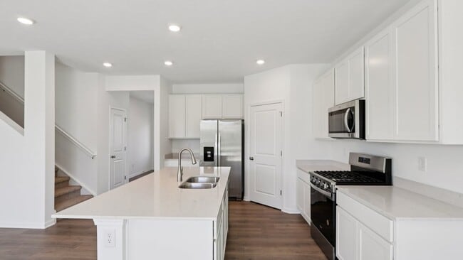 221 Ames Dr, Whiteland, IN 46184 - photo 5