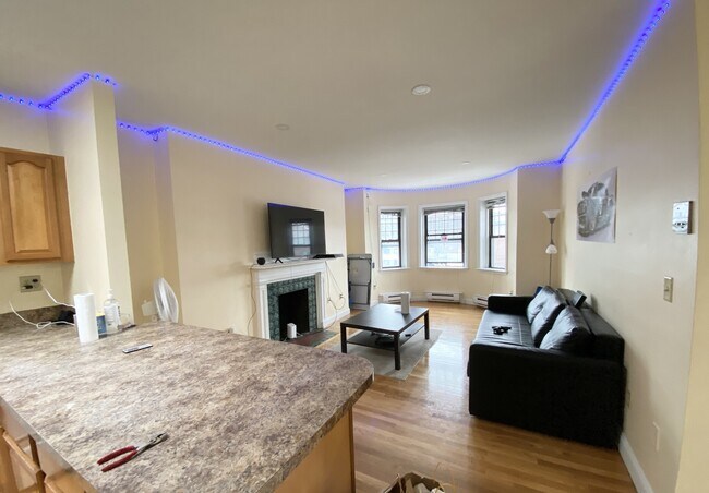 529 Newbury St unit 2, Boston, MA 02215 - photo 3