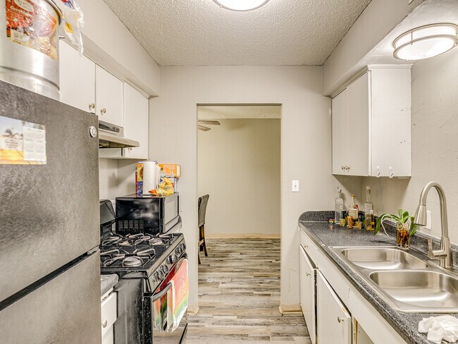 Hillcrest Residences, Oklahoma City, OK 73119 - photo 4