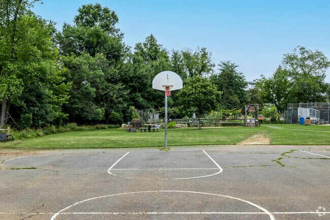 Vienna Elementary School has a basketball court for students to enjoy.
