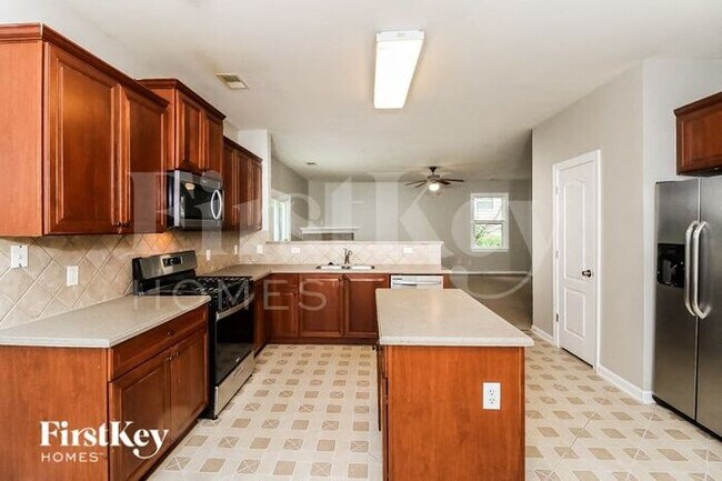 2405 Langstan Ct, Locust Grove, GA 30248 - photo 6