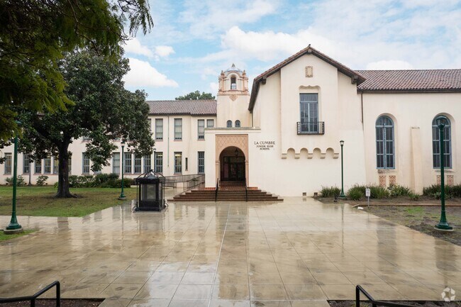 La Cumbre Junior High has beauiftul architecture.