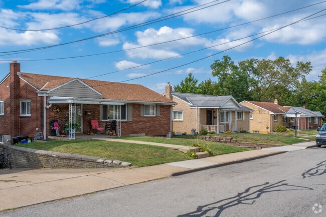 Vernacular Ranch style homes are perfect for many residents in Bon Air.
