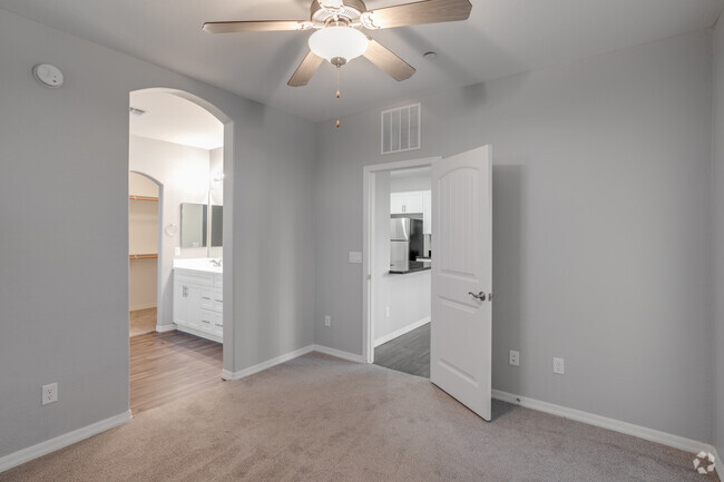 2BR, 2BA - 1,130 SF