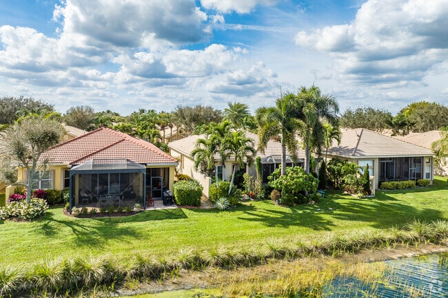 Many homes in Valencia Pointe have waterside views.