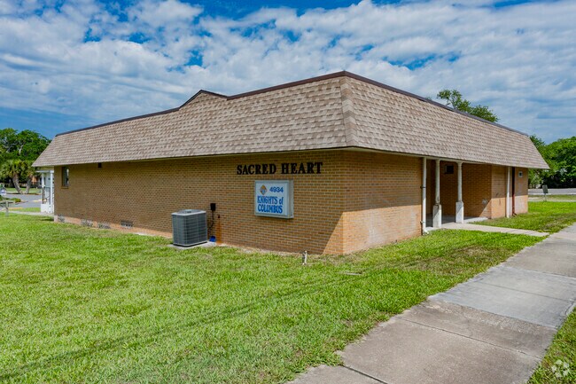 Sacred Heart Catholic School has a variety of academic options for students.