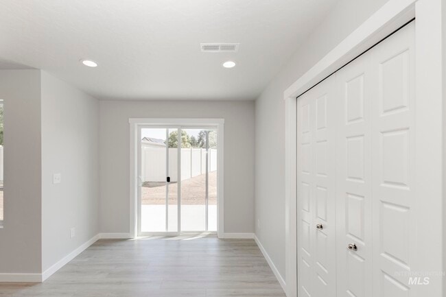 5130 Castleton Ave, Nampa, ID 83686 - photo 2