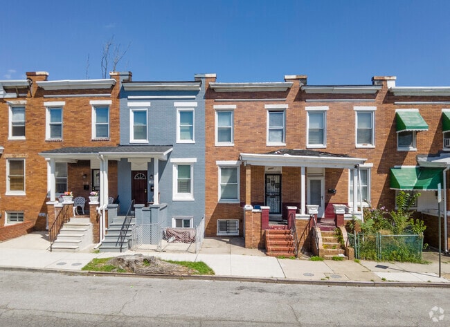Many homes in Biddle Street have small front porches.