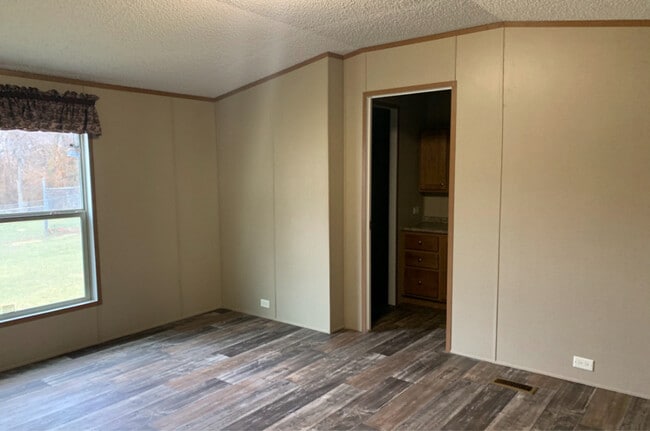 311 NE Burgess St, Topeka, KS 66608 - photo 3