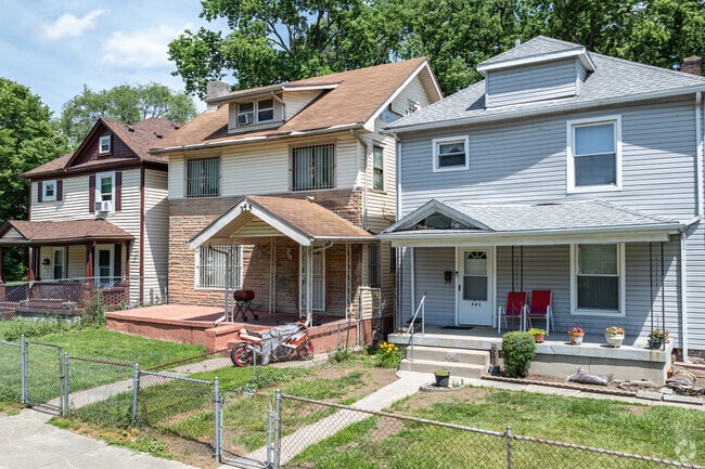 The majority of Carillon's homes occupy the center of the neighborhood.