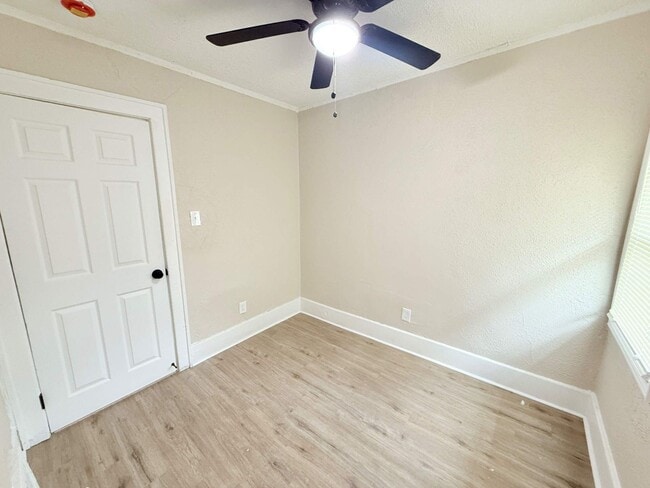 15811 Trinity St, Detroit, MI 48223 - photo 4