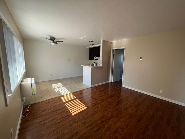 24370 Newhall Ave unit 8, Santa Clarita, CA 91321 - photo 2