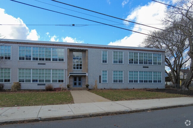Horace Mann Elementary School has an overall grade of A- on Niche.