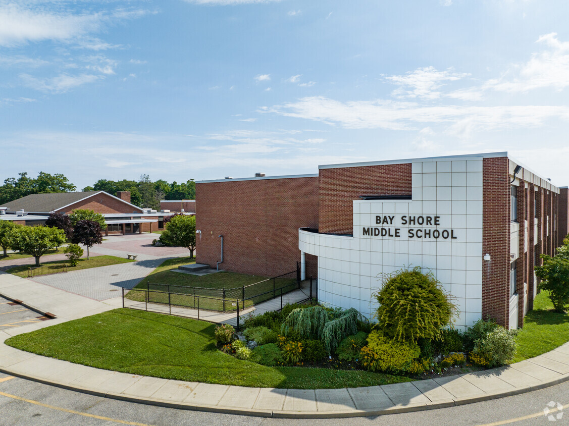 Picture of Bay Shore Middle School