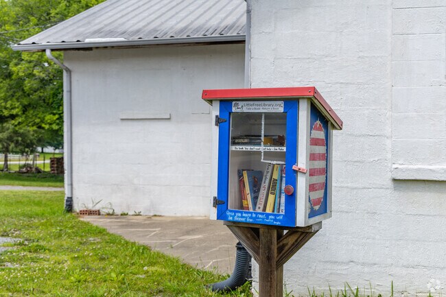 The Fredonia Community Center has a little free library to drop and pick up books for free.