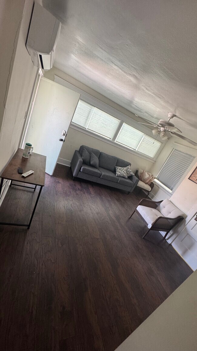 1729 E 1st St Unit B, Long Beach, CA 90802