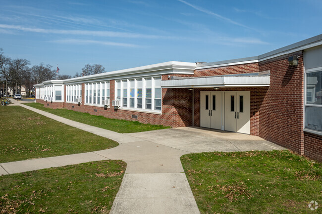Florence M. Gaudineer Middle School has 541 Springfield students in grades 6-8.