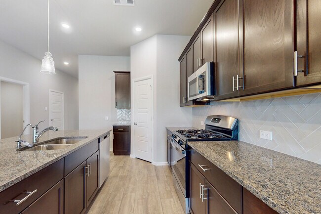 3129 Royal Throne Ct unit 36472339, Denton, TX 76208 - photo 5