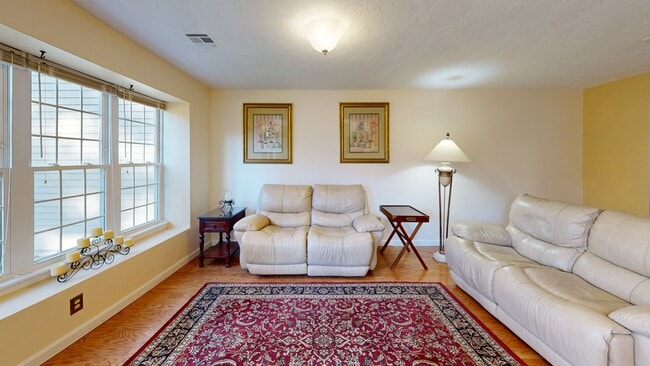 303 Ridgefield Cir unit C, Clinton, MA 01510 - photo 3