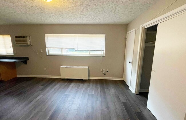 555 Lowell Ave unit 555-11, Cincinnati, OH 45220 - photo 2