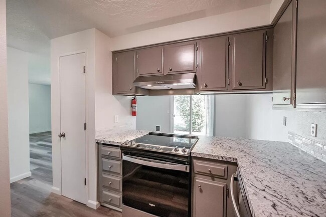 3609 White Oak Ct NE, Salem, OR 97305 - photo 7