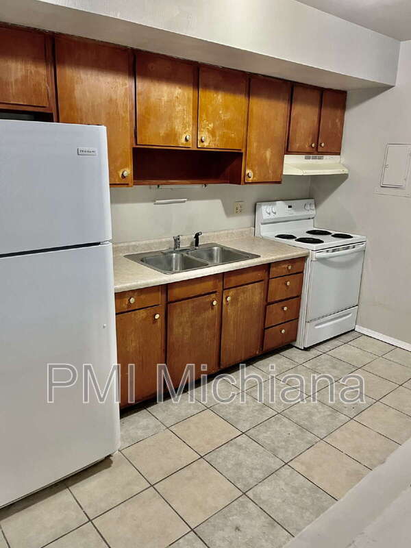 2012 Lathrop St, South Bend, IN 46628 - photo 5