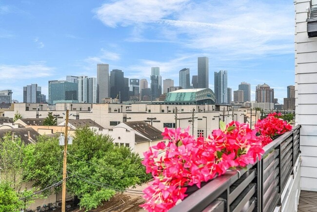 3 N Saint Charles St unit A, Houston, TX 77003 - photo 2