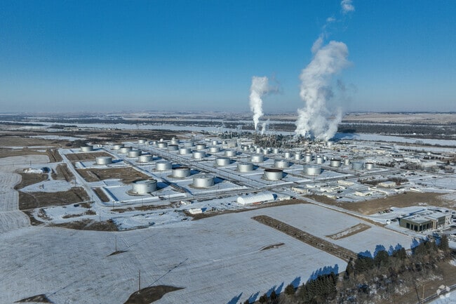 The oil industry is a major contributor to the Mandan economy.