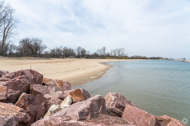 The beautiful Isherwood Beach in North Dunes Nature Preserve is near Beulah Park.