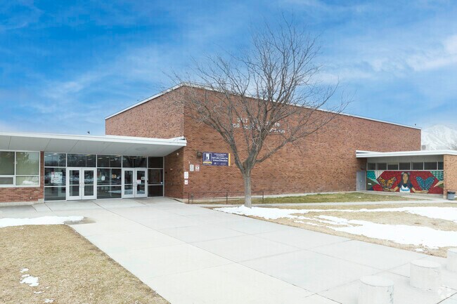 Students at Salt Lake Center for Science Education explore science through field trips.