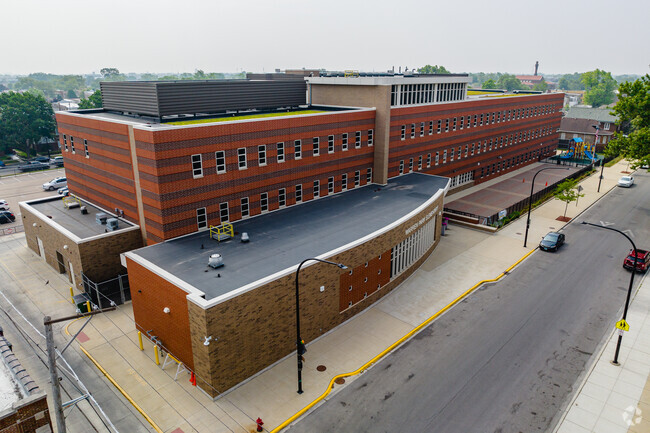 Warren Park Elementary has a student-teacher ratio of 16 to 1.
