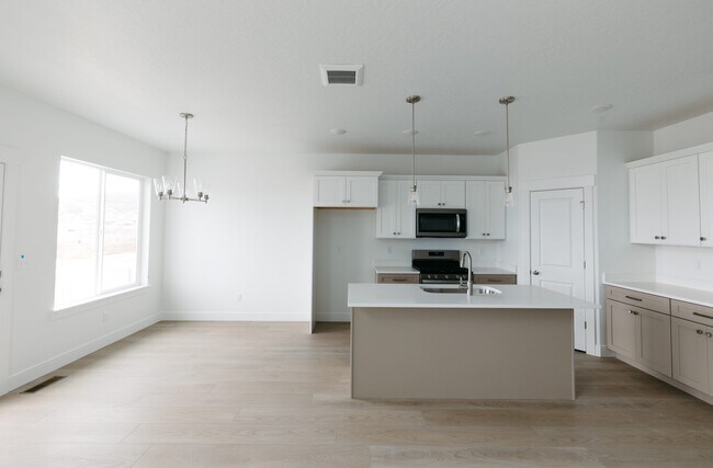 874 N Pugh Ln unit Lot 919, Saratoga Springs, UT 84045 - photo 2