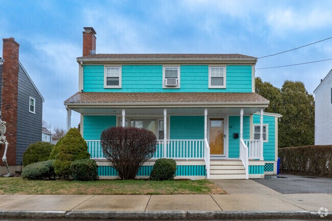 Large porches and quaint yards can be found all throughout the Linden neighborhood.