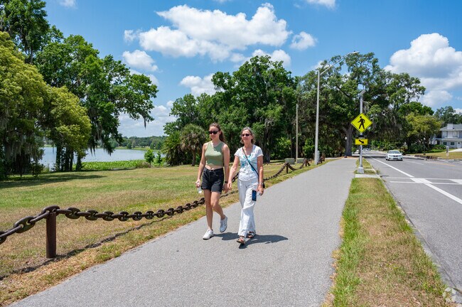 The Lake Hollingsworth sidewalk feels like you're on a movie set.