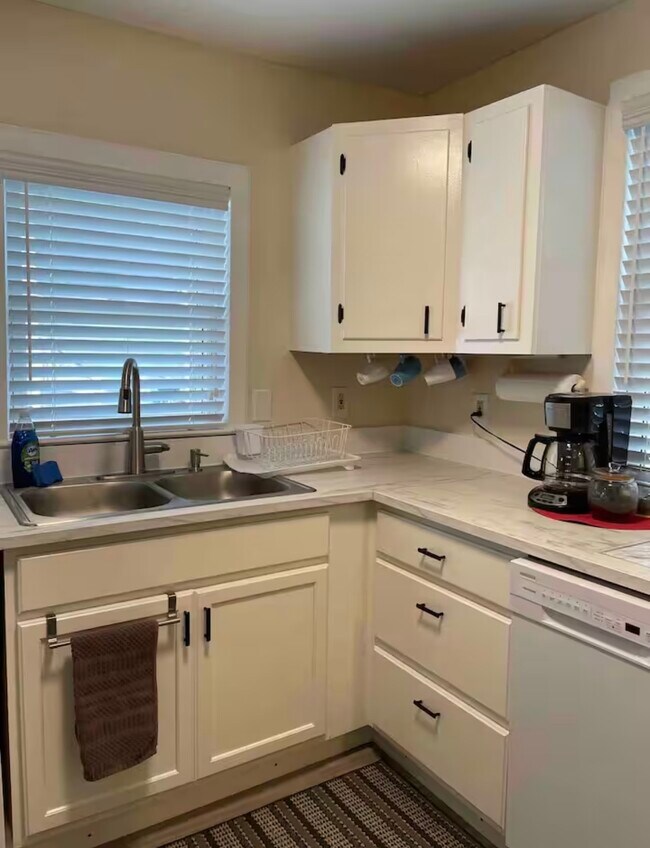 213 S 7th St, Ann Arbor, MI 48103 - photo 7