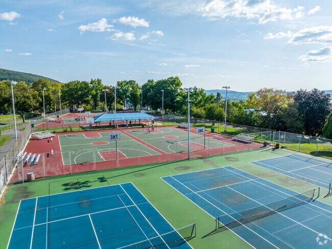 Living in Outlet area give you access to the basketball and tennis courts of City Park.