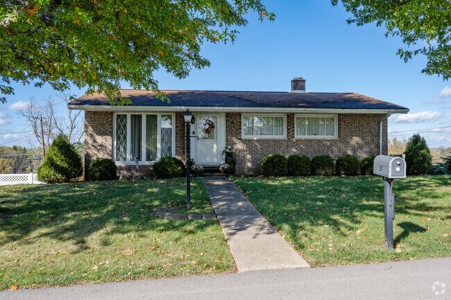 Single-family ranch homes can be found on the hilly lots of Bethlehem.