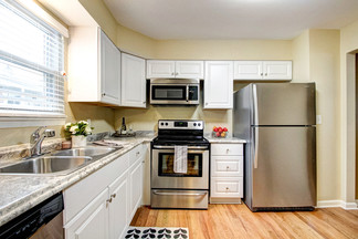 6700 W 76th St, Overland Park, KS 66204