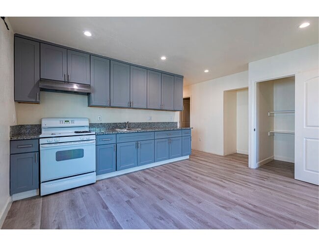 603 1/2 W 49th St, Los Angeles, CA 90037 - photo 5