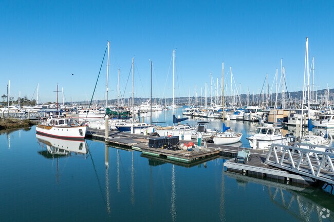 Emeryville Marina is a boater’s paradise with easy launches and sweeping bay views.