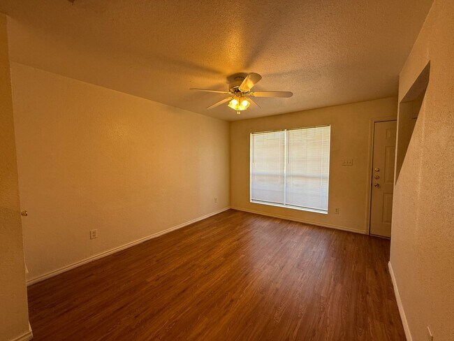 4504 Alan Kent Dr unit B, Killeen, TX 76549 - photo 2