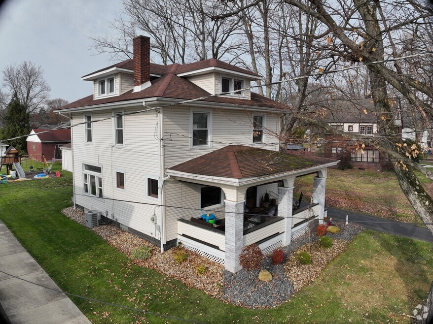 254 Christian Ave, Hubbard, OH 44425 - photo 2